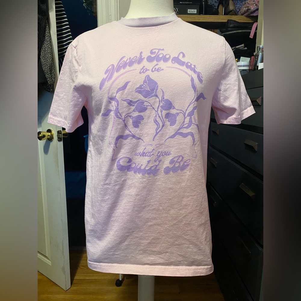 Pre-Owned The LUNA Colletive Women’s Size S Graphic Tee - “Never too late … be”